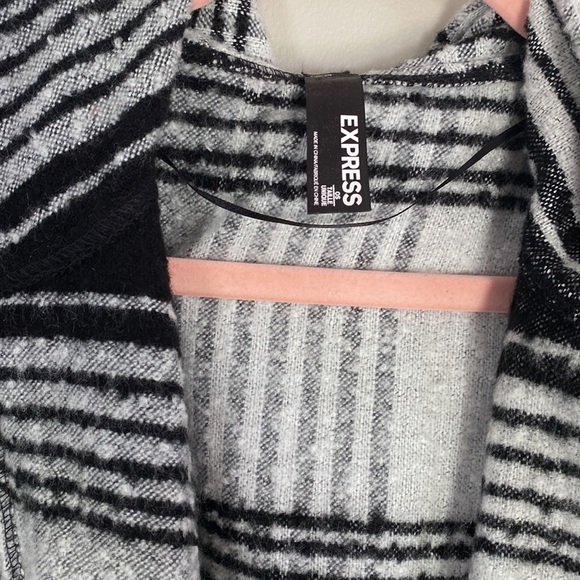 Express Plaid Hooded Poncho - Picture 7 of 14